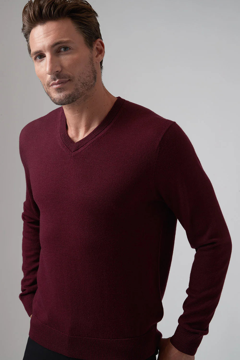 Raffi The Bronson Extra Fine Merino Wool V-Neck Sweater