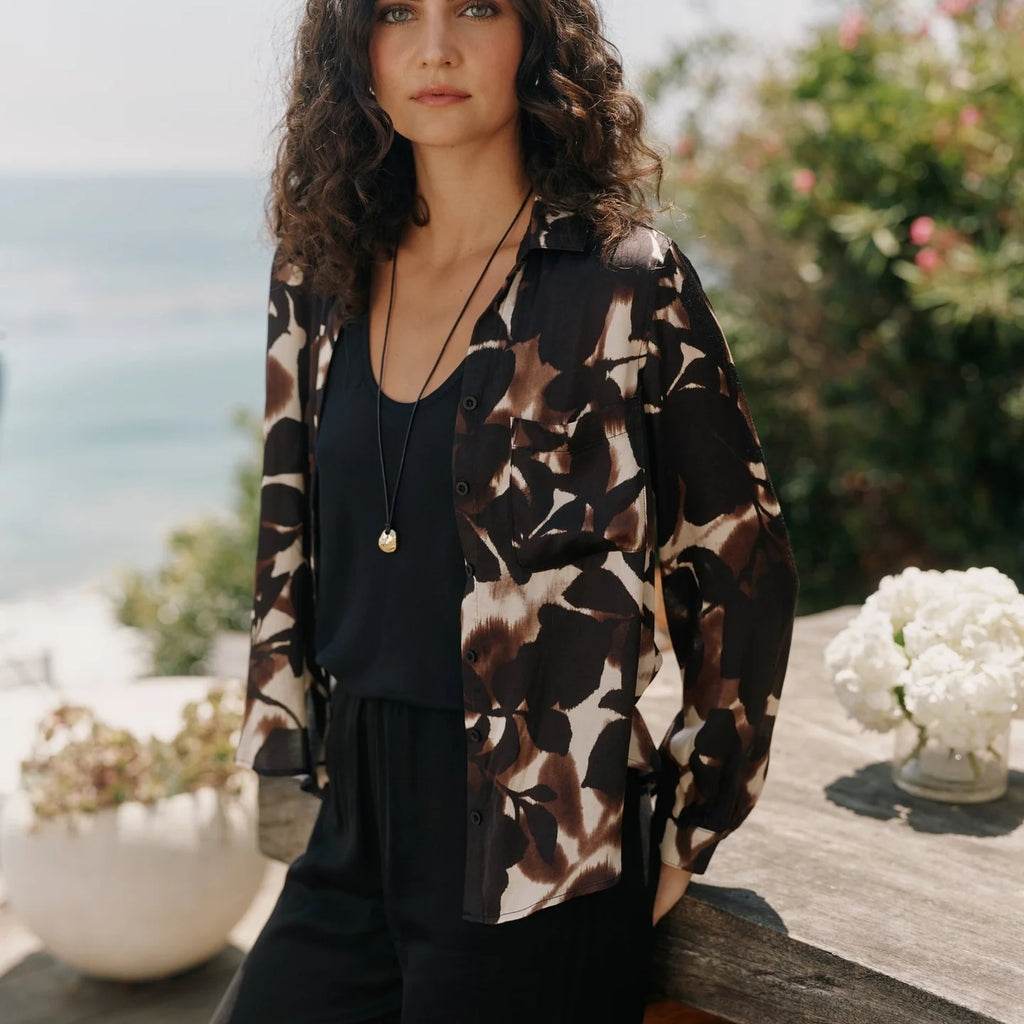 Bella Dahl Long Sleeve Round Hem Button Down