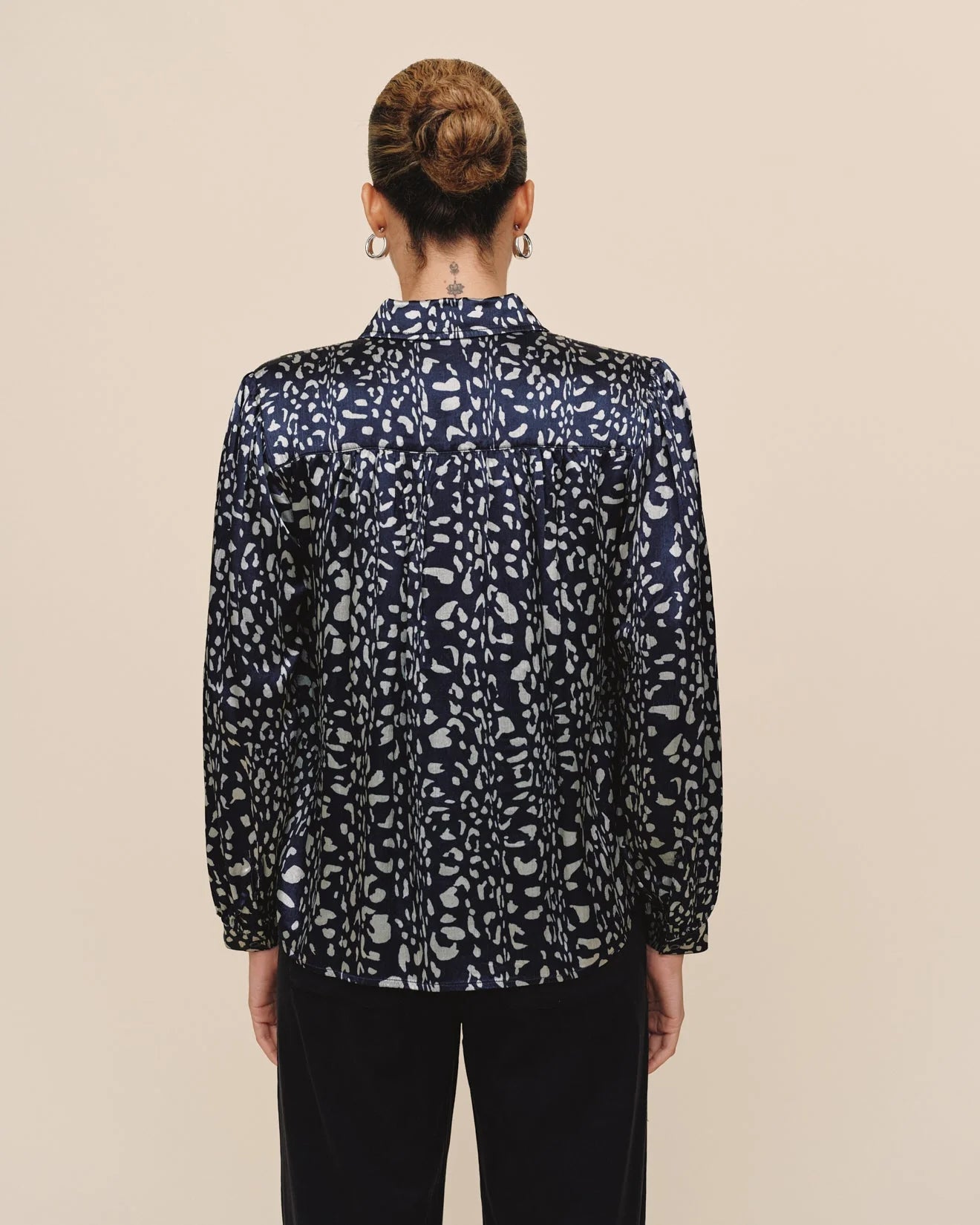 Bella Dahl Shirred Shoulder Button Down
